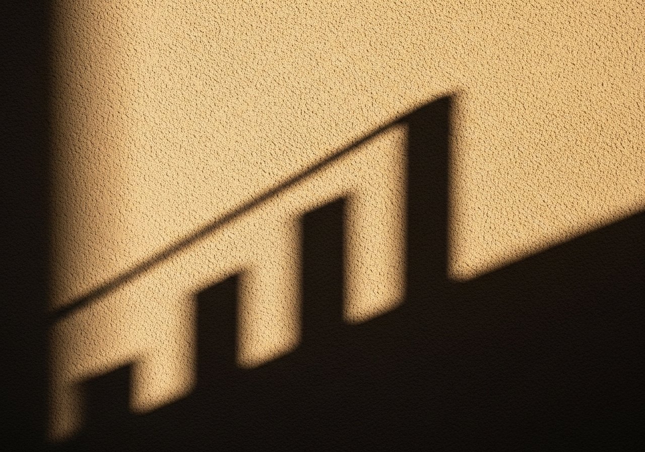 Un investisseur étudiant un document pour optimiser son rendement locatif Poitiers-Châtellerault avec confiance.